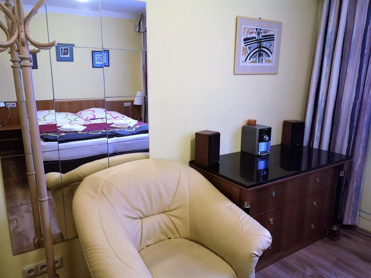 Apartment Hanspaulka Garden ปราก ภายนอก รูปภาพ